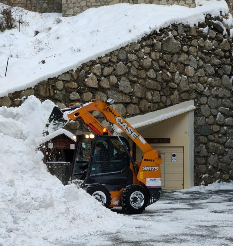 Servicio de quita nieves en comunidades de propietarios sobretodo en Encamp, Canillo y Soldeu El Tarter - Servei de treta de neu en comunitats de propietaris sobretot a Encmp, Canillo i Soldeu El Tarter
